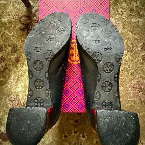 Tory Burch Black/Gold Amy Pump Mestico with Gold Emblem SZ 8 EUC - Picture 8 of 14